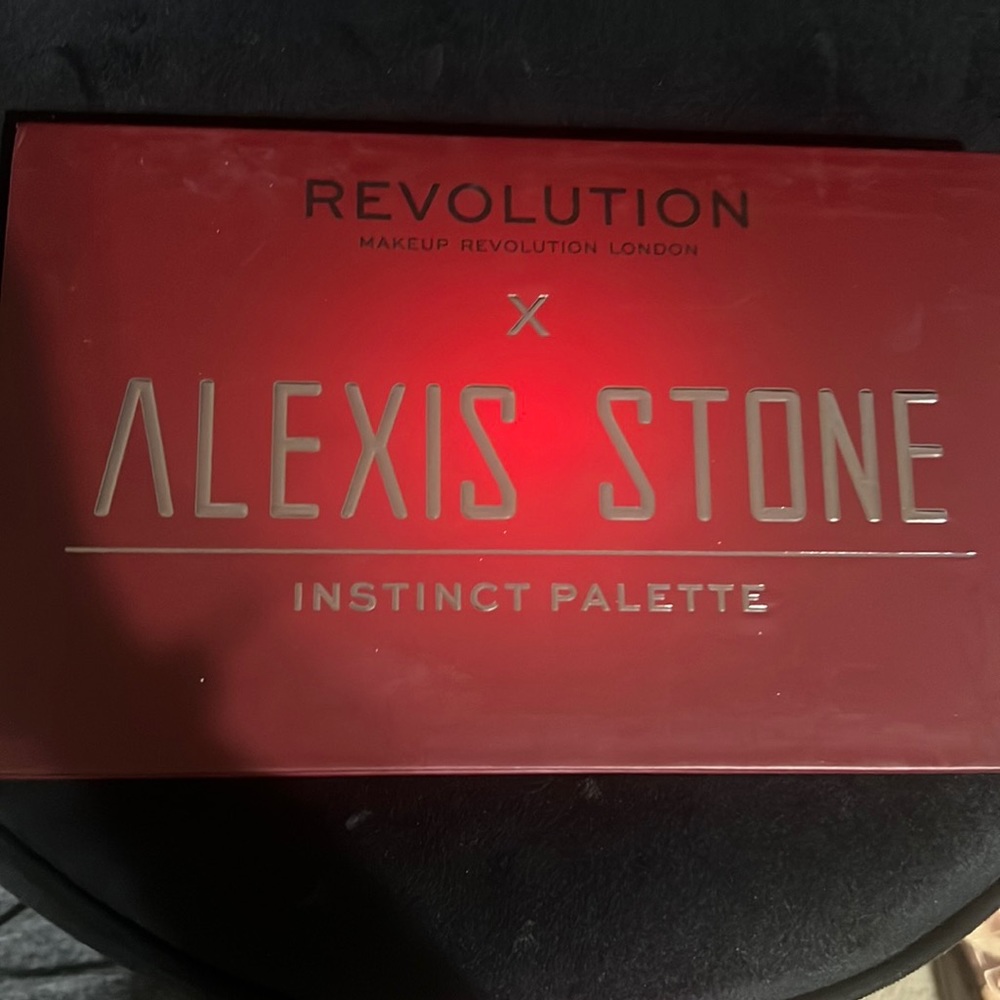 Revolution Alexis Stone instinct palette